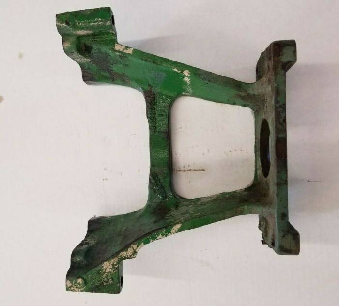 Farmland - R34358R - John Deere HYDRAULIC PUMP SUPPORT, Used