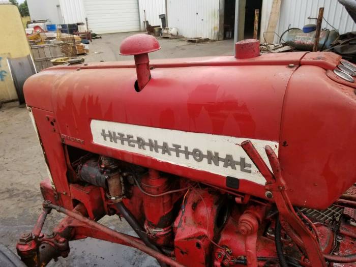 Farmland - International 330 HOOD ASSEMBLY, Used