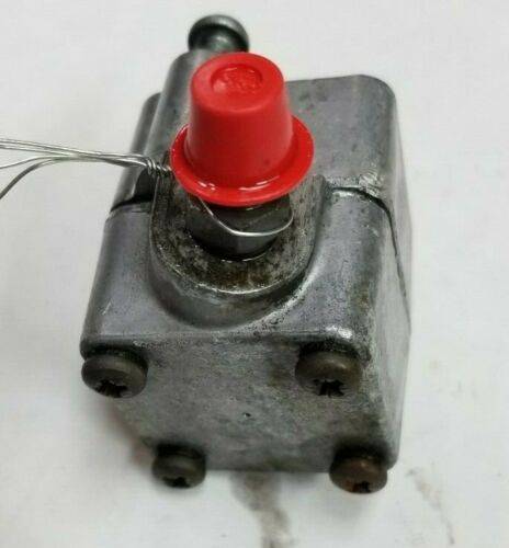 Farmland - 898250M92 - Massey Ferguson PUMP CONTROL VALVE, Used