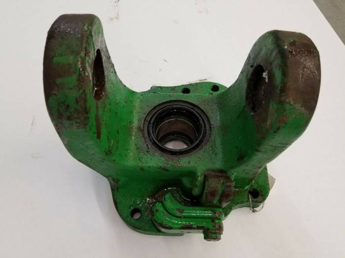 Farmland Tractor - R89008 - John Deere LH YOKE, Used