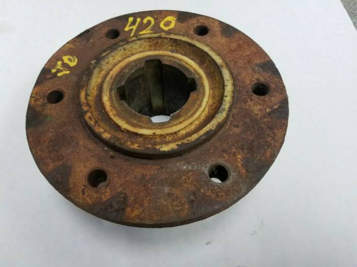 Farmland - M2652T - John Deere USED WHEEL HUB, Used