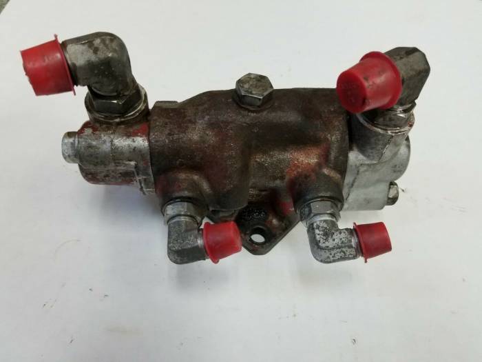 Farmland - 379645R93 - Farmall POWER STEERING PILOT LOCK VALVE, Non Adjustable, Used