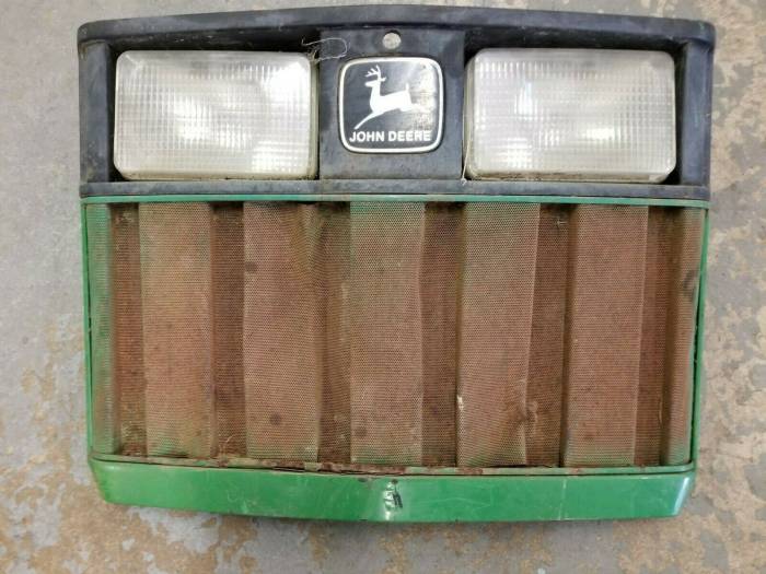 Farmland - RE63224 - John Deere GRILLE, Used