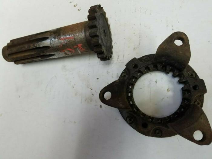 Farmland - 47589D 6492DX TD6 International TRANSMISSION INPUT SHAFT, Used