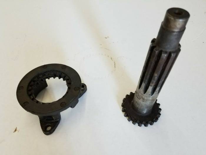 Farmland - 266457R1 - International TD9 TRANSMISSION INPUT SHAFT, Used