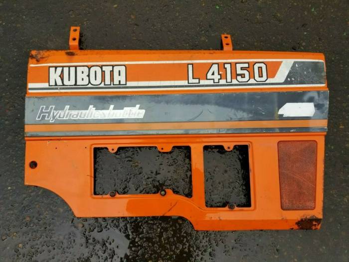 Farmland Tractor - 32530-18630 - Kubota RH PANEL PLATE, Used