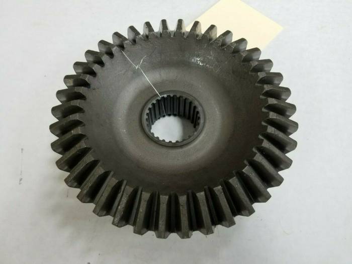 Farmland Tractor - SBA326370490 - New Holland FINAL GEAR, Used