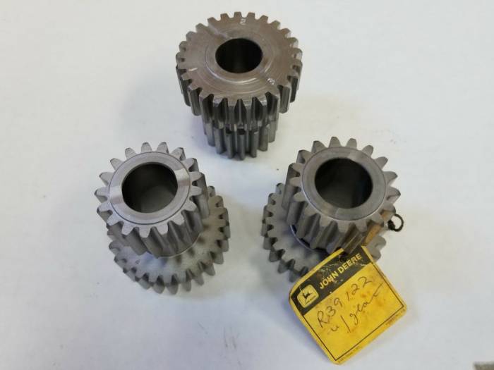 Farmland Tractor - R39122 - John Deere PINION, SET OF 3 GEARS, Used