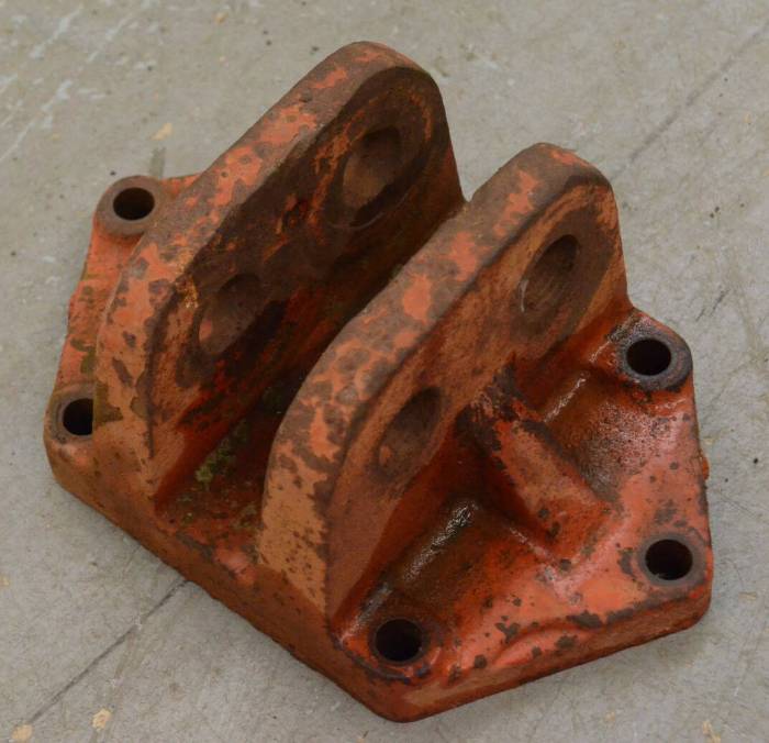 Farmland Tractor - International 3 POINT HITCH TOP LINK BRACKET, Used