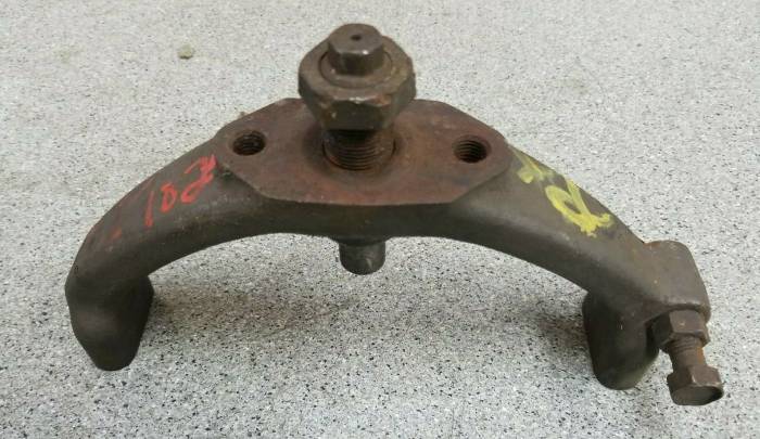 Farmland - 3284320M1 - Massey Ferguson FRONT AXLE SUPPORT, Used