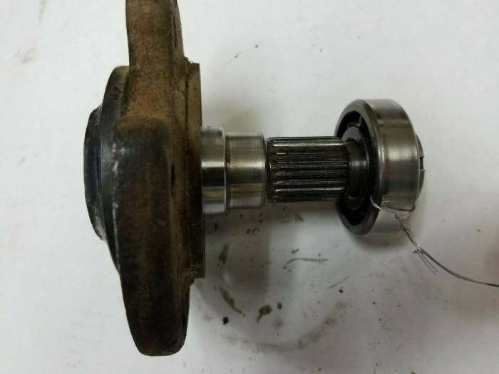 Farmland Tractor - 3284317M91 - Massey Ferguson, Allis Chalmers FRONT HUB ASSEMBLY, Used