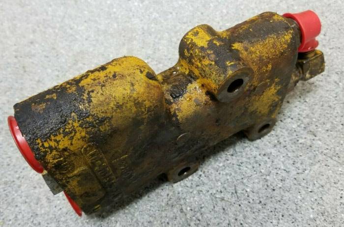 543960R91 CASE 2656 686 544 656 666 2544 HYDRO 70 664 VALVE FLOW DIVIDER