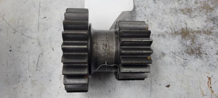 Farmland Tractor - L41935, John Deere, Gear 19/23T, Used