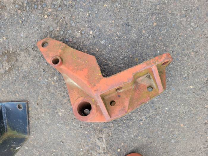 131628C1 LH BRACKET CASE IH 14 RIPPER