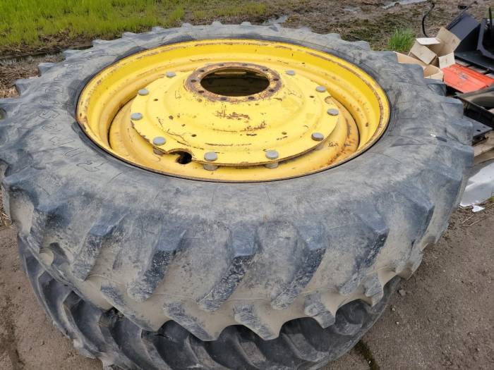 Farmland Tractor - 420/80 R46 Tires and Wheels 12Bolt (V)