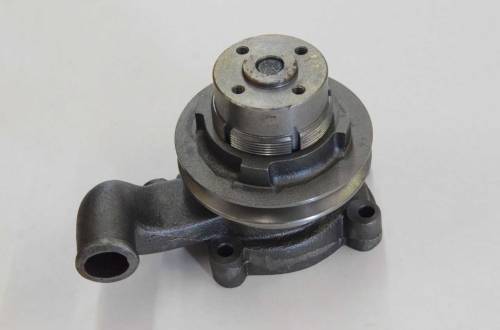 Pumps - 703820R95 - International WATER PUMP - Image 2