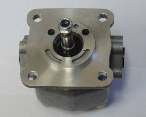 Farmland - CH15095 - AM880754 John Deere 650 HYDRAULIC PUMP - Image 3