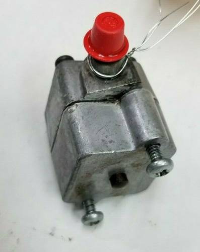 Farmland - 898250M92 - Massey Ferguson PUMP CONTROL VALVE, Used - Image 2