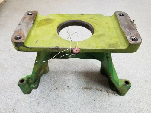 Farmland - R34358R - John Deere HYDRAULIC PUMP SUPPORT, Used - Image 1