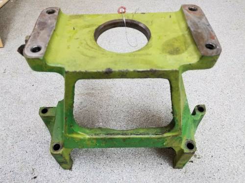 Farmland - R34358R - John Deere HYDRAULIC PUMP SUPPORT, Used - Image 2