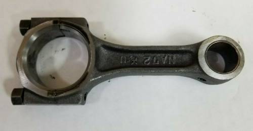 AM100724 - John Deere CONNECTING ROD, Used