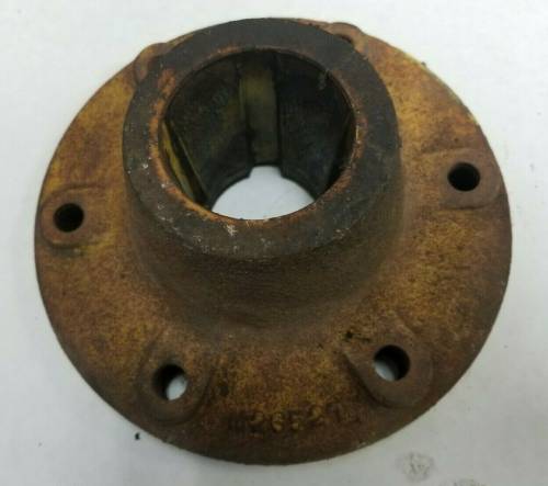 Farmland - M2652T - John Deere USED WHEEL HUB, Used - Image 2