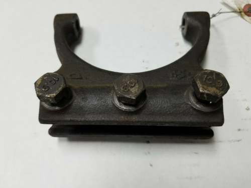 Farmland - R113794 - John Deere CLUTCH RELEASE YOKE, Used - Image 2