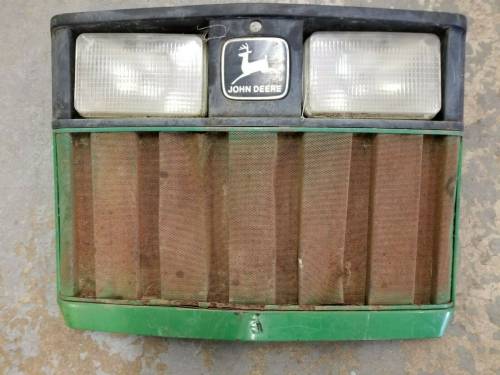 Farmland - RE63224 - John Deere GRILLE, Used - Image 1