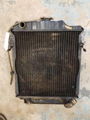 AM108901 - John Deere RADIATOR, Used