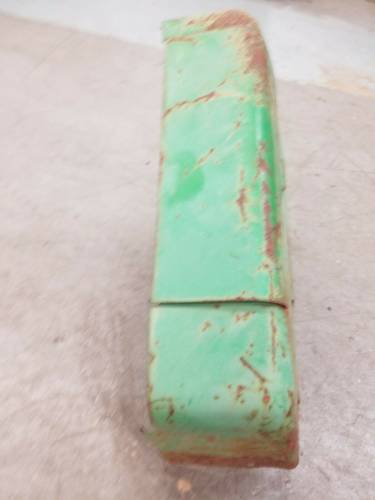 Farmland Tractor - AR32572 - John Deere LH ROCKSHAFT COVER, Used - Image 4