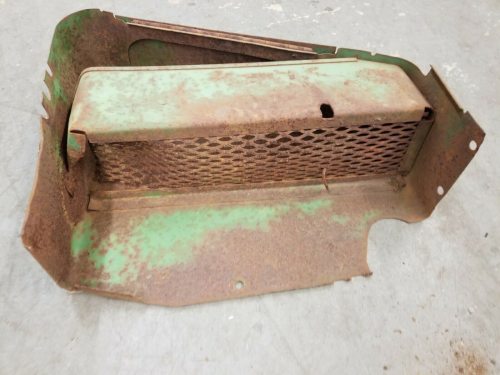 Farmland Tractor - AR32572 - John Deere LH ROCKSHAFT COVER, Used - Image 5