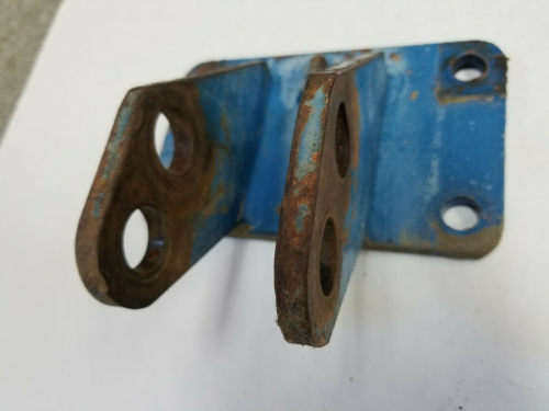 Farmland Tractor - SBA370300200 - Ford CENTER LINK BRACKET, Used - Image 2