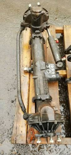 JOHN DEERE 1023E FRONT AXLE