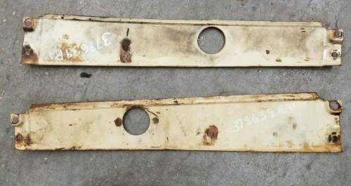 Farmland Tractor - 378638L1 378639R1 - International SET OF PANELS, Used - Image 2