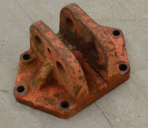 Farmland Tractor - International 3 POINT HITCH TOP LINK BRACKET, Used - Image 2