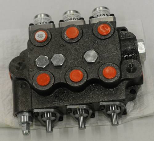 Farmland - SBA222 - For John Deere UNIVERSAL TRIPLE SPOOL CONTROL VALVE 2000 PSI CLOSED CENTER - Image 1