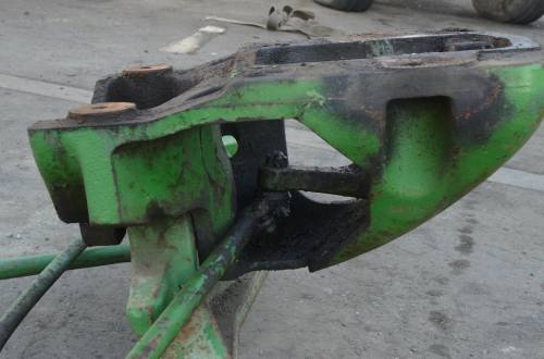 Farmland Tractor - 730 - John Deere 730 STANDARD AXLE ASSEMBLY - Image 2