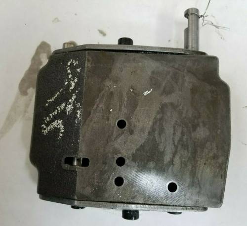 Farmland - RE63337 - John Deere REVERSER CONTROL VALVE, Used - Image 2