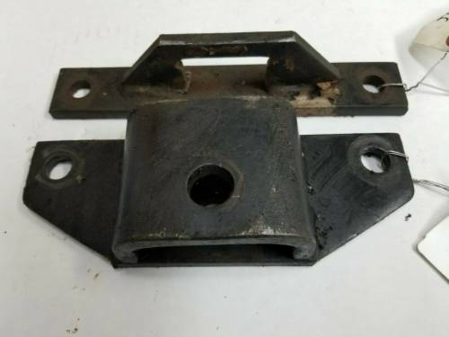 AM102083 - John Deere DRAWBAR MOUNTING BRACKETS, Used