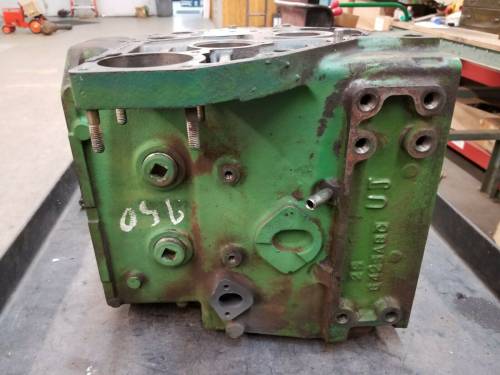 Farmland Tractor - CH18026 - John Deere CYLINDER BLOCK, Used - Image 4