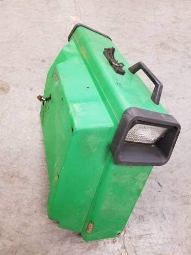 Farmland Tractor - 755 RH - John Deere RH FENDER, Used - Image 1