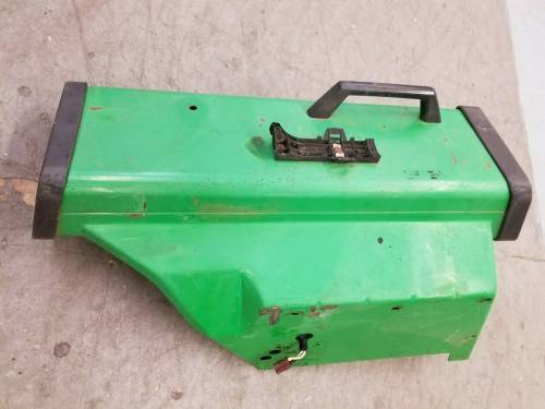 Farmland Tractor - 755 RH - John Deere RH FENDER, Used - Image 2