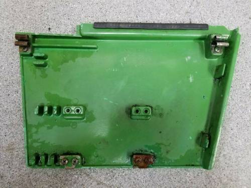 Farmland Tractor - AL56303, John Deere, R.H. Cowl, Used - Image 2