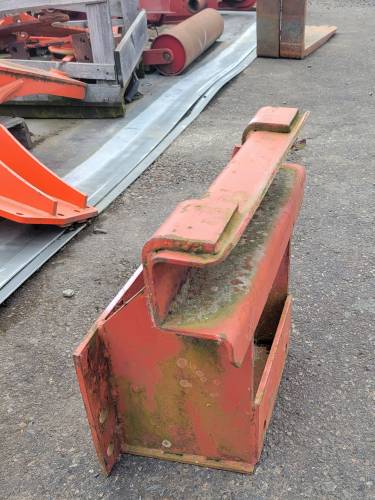 1343388C4 2255 FRONT LOADER MOUNT - Image 2