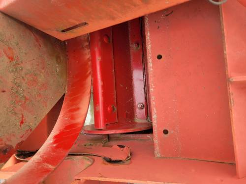 CASE IH 2388 ROCK TRAP 386208A1 1319832C2 - Image 2