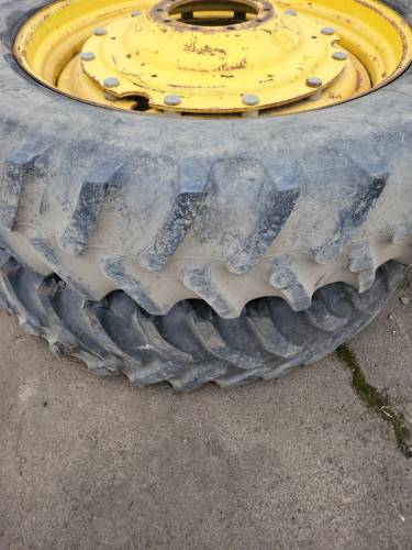 Farmland Tractor - 420/80 R46 Tires and Wheels 12Bolt (V) - Image 2