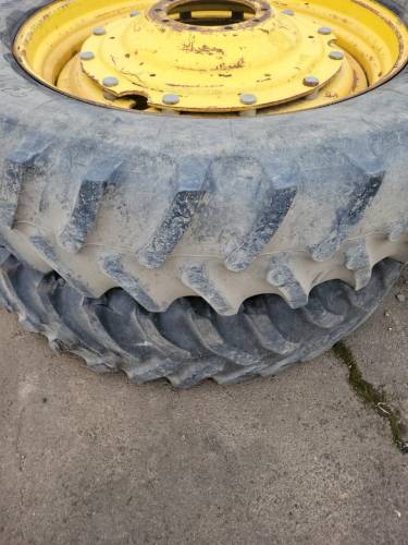 Farmland Tractor - 420/80 R46 Tires and Wheels 12Bolt (V) - Image 2