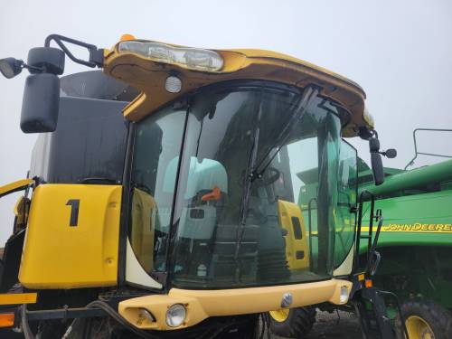 Farmland - CX840 New Holland Combine Cab - Image 1