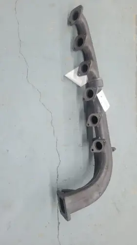 R519311 - Exhaust Manifold Assembly