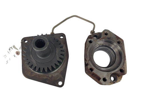 Farmland Tractor - R116019 R114310 R112200 JOHN DEERE AUXILIARY DRIVE HOUSING AND 9/13 TOOTH GEAR - Image 2